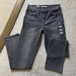 NWT Levi’s 724 High Rise Slim Straight Gray Wash Women’s Jeans Size 29/32